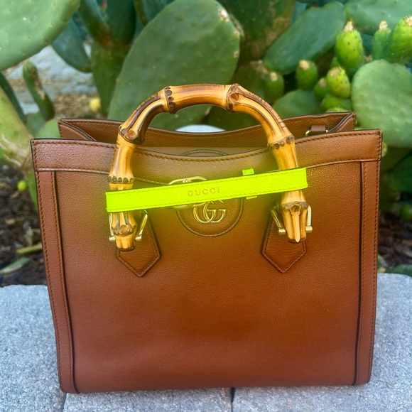 Gucci Bamboo Diana Crossbody - Picture 11 of 11